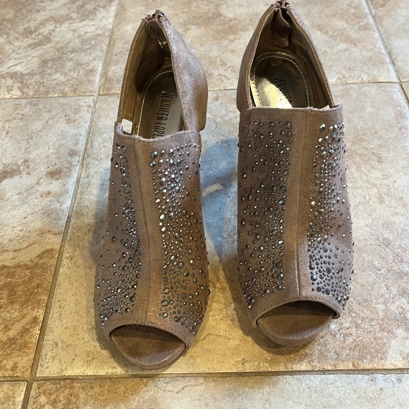 Jennifer Lopez Peep Toe Shoe Booties With Gunmetal Metallic Stones Size 7 1/2 - Picture 6 of 17